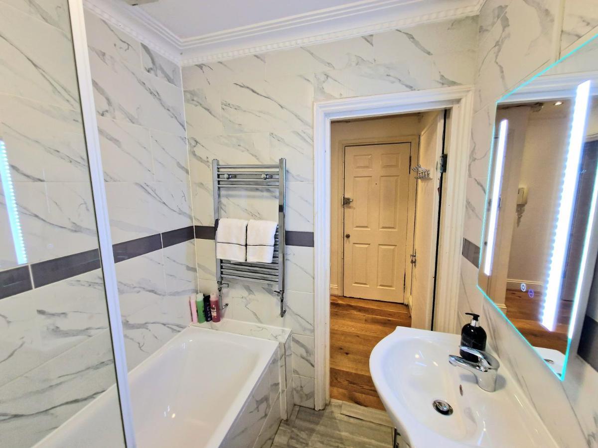 Cosy Home In Kensington - Great Location! 3 Minutes Walk To Earl'S Court Station Londra Exterior foto