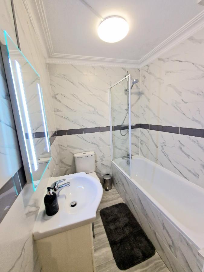 Cosy Home In Kensington - Great Location! 3 Minutes Walk To Earl'S Court Station Londra Exterior foto