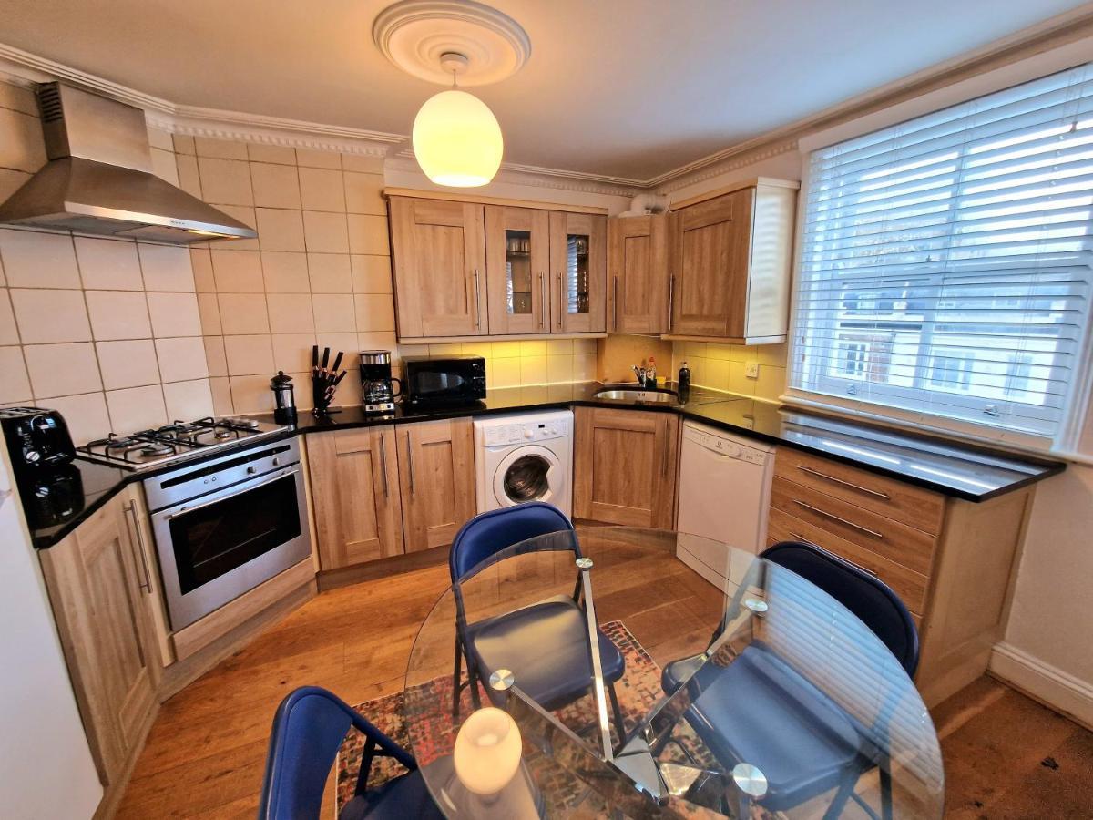 Cosy Home In Kensington - Great Location! 3 Minutes Walk To Earl'S Court Station Londra Exterior foto